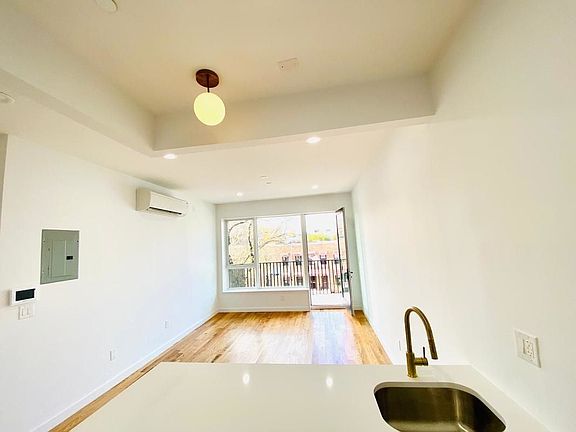 5th image of 64 Linden St Floor 2