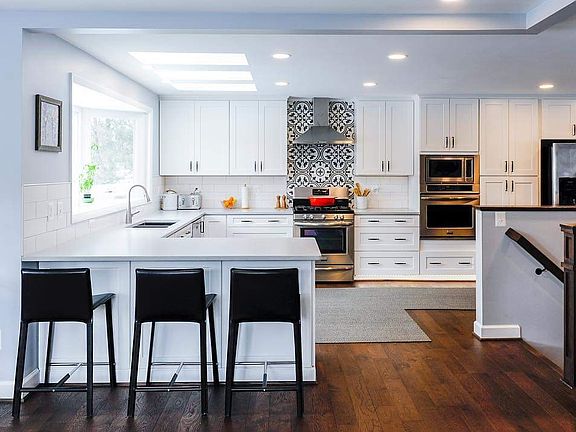 3rd image of 419 Rollins St