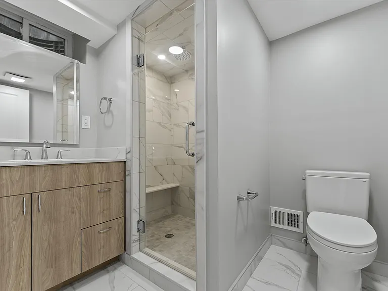 1054 Saxon Dr — Photo 23
