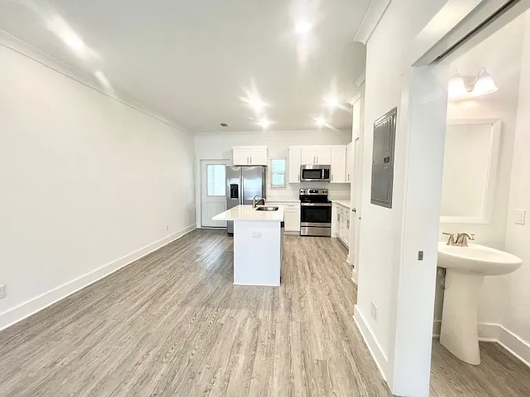 107 Date Palm Ln — Photo 6
