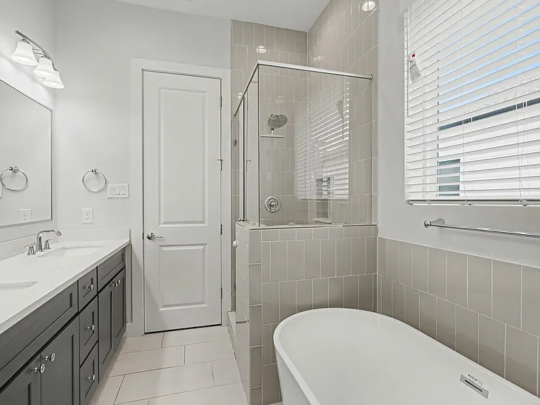 2504 W Tidwell Rd #B — Photo 8