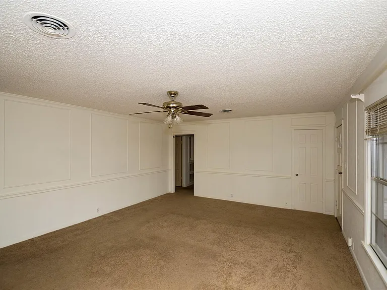 2047 FM 2933 — Photo 12