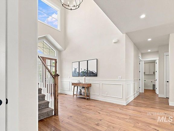 5th image of 2751 N Yount Way