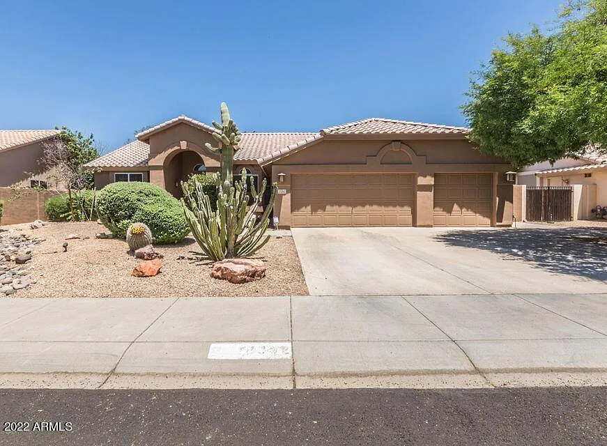 3 bed, 2.0 bath, 2114 sqft, $2,695 — Photo 1