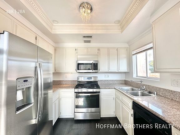 2nd image of 1136 S Shenandoah St #301A