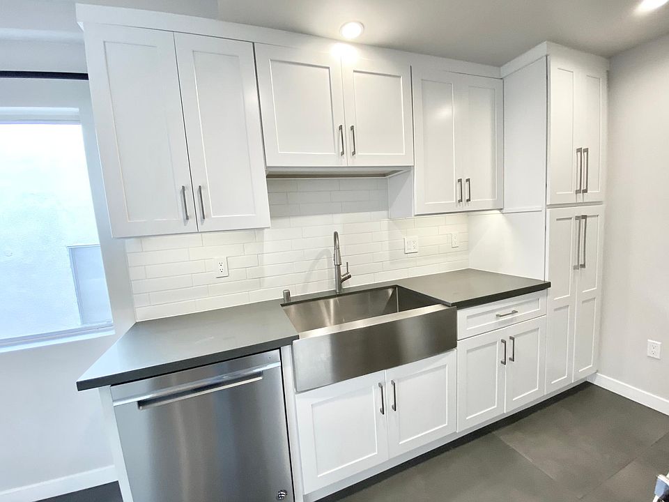 1st image of 515 Pier Ave APT 1