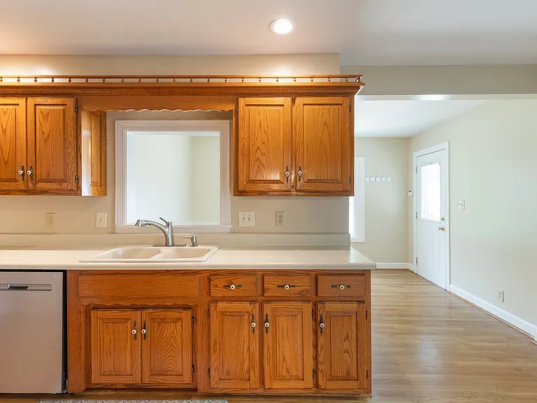 3228 Lakeshore Dr — Photo 15