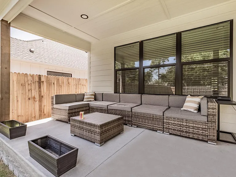 3625 NW 53rd St — Photo 32