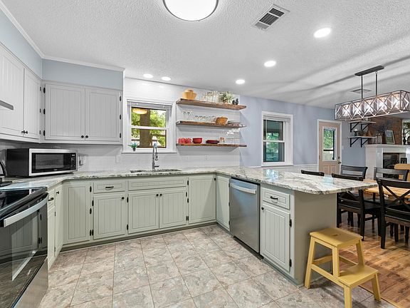 4th image of 213 Western Hills Dr