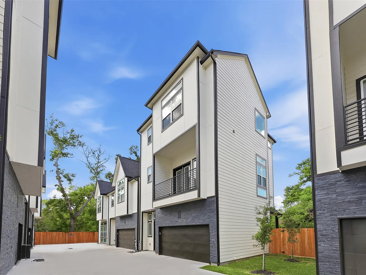 3 bed, 3.5 bath, 2247 sqft, $3,350 — Photo 3