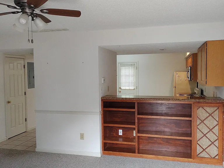 862 E Sherwood Hills Dr — Photo 2