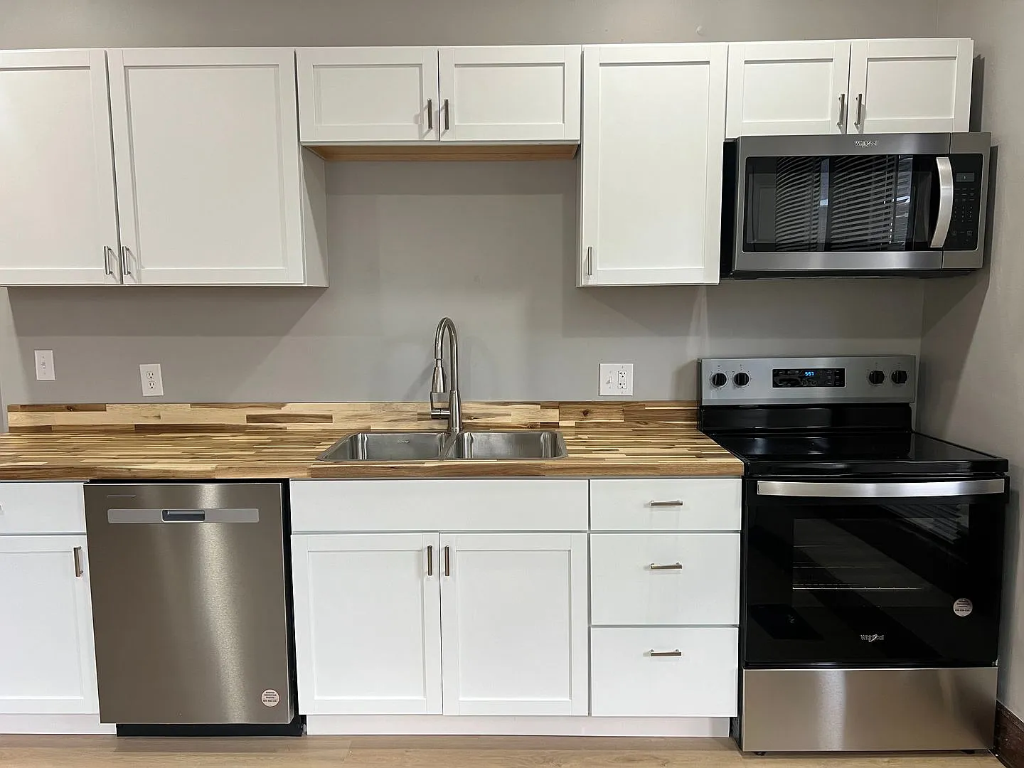 *Available August 2027!* 5 bedroom house downtown!! Recently Renovated! — Photo 2