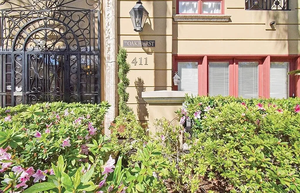 3 bed, 2.5 bath, 1820 sqft, $8,500 — Photo 2