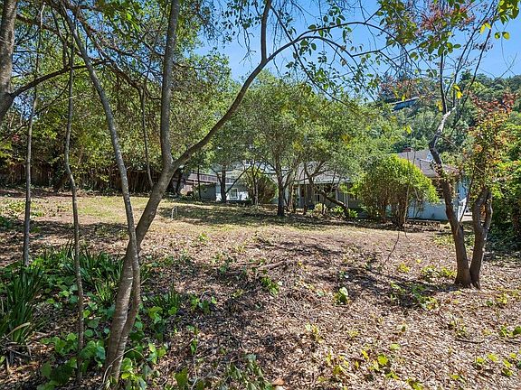 4th image of 15 La Cuesta Drive