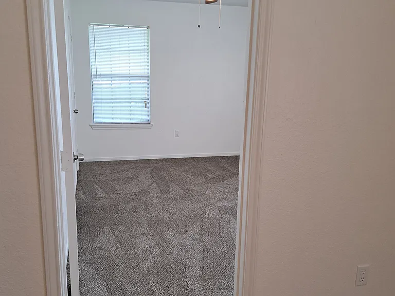 806 Redwood Ln — Photo 11