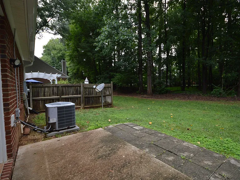 3319 Philmont Dr — Photo 29