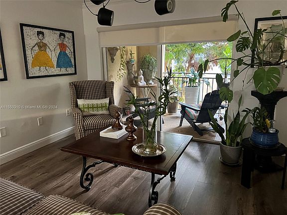 5th image of 2494 Centergate Dr APT 208