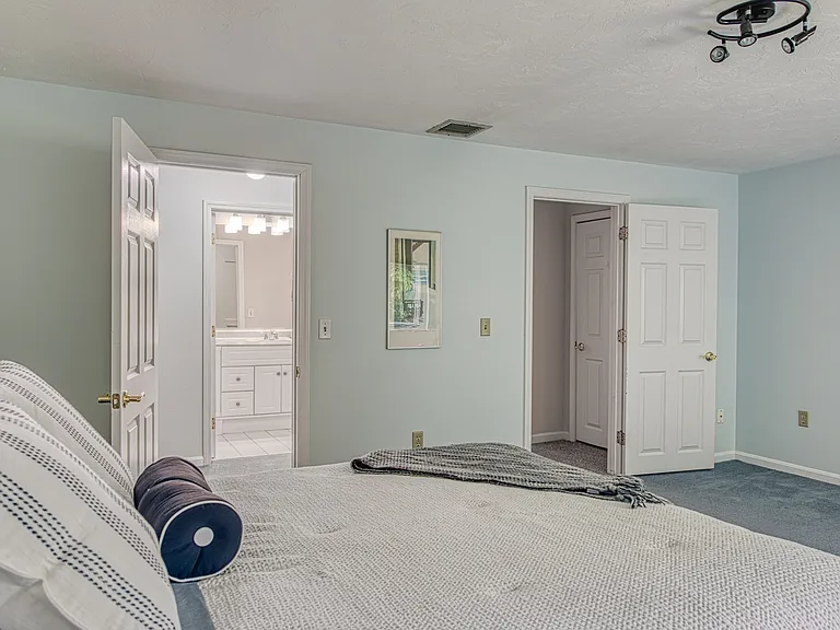 28 Gaslight Ln #28 — Photo 13