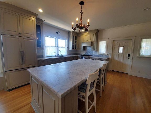 5th image of 1101 De La Vina St