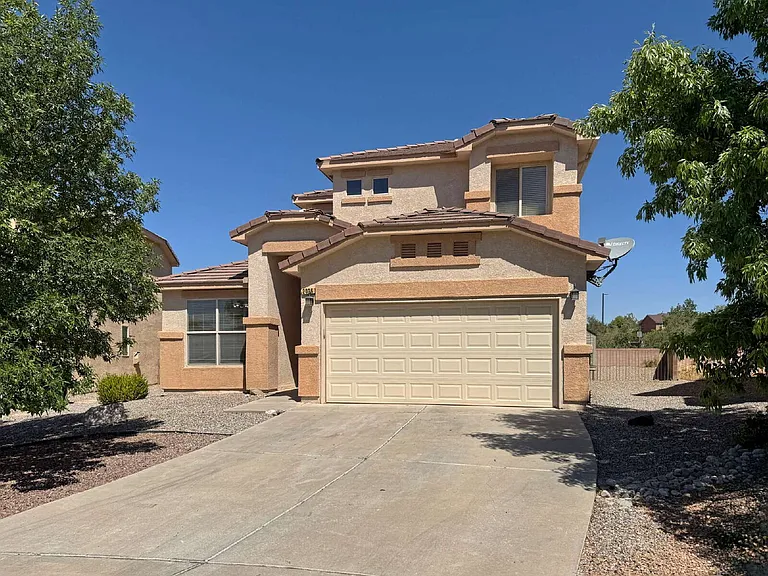 2036 Violeta Way SE — Photo 1