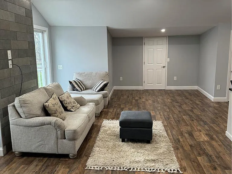 6935 Weaversville Rd E — Photo 2
