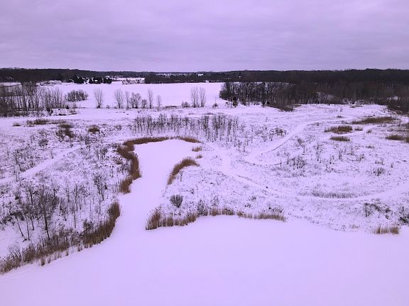 3rd image of E Howe Rd