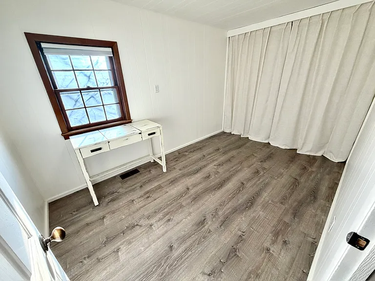 2nd bedroom (14ft x 7.6ft)