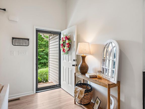 3rd image of 67 Valleyview Dr
