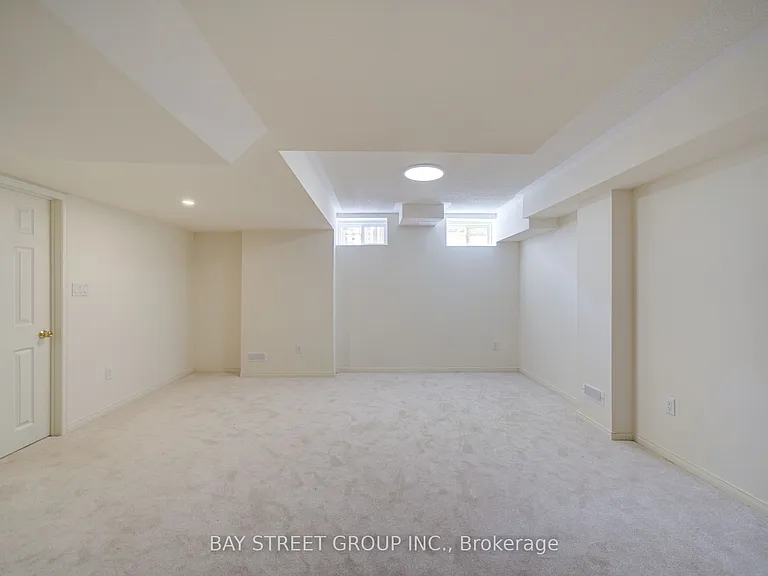114 Ness Dr — Photo 32