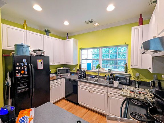 3rd image of 4029 Hartland St
