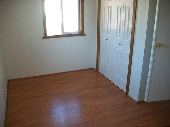 4th image of 207 W Pecan St