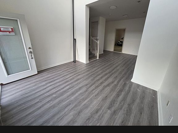 2nd image of 394 Hilton Rd #101