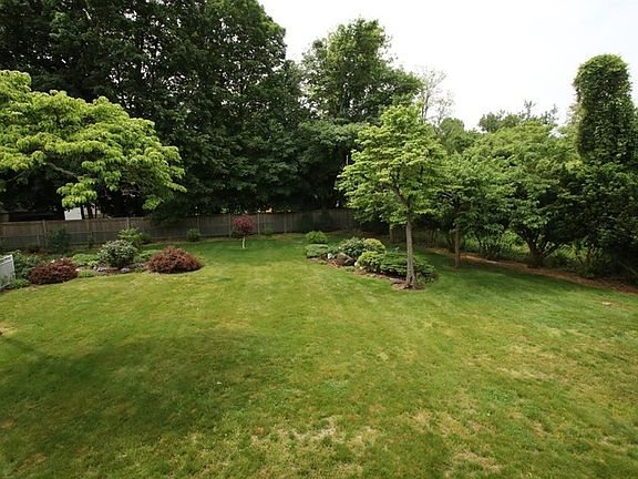 2nd image of 2 Watch Hill Ct
