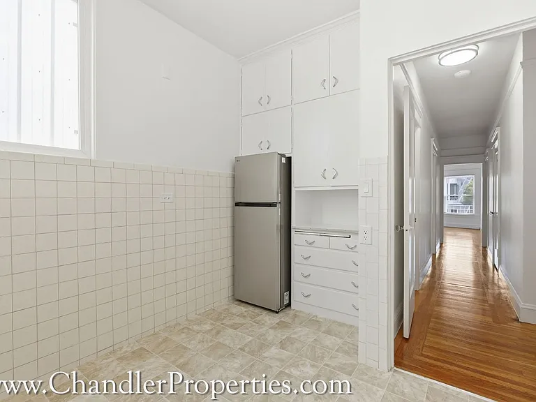 1135 Bay St — Photo 6
