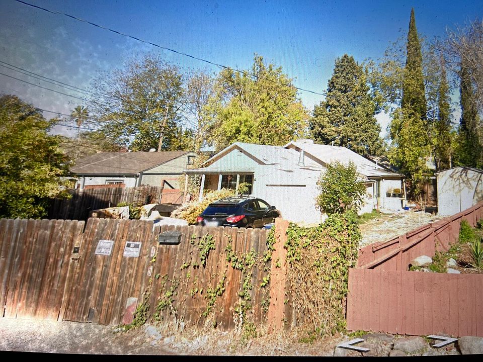 2nd image of 3425 Montrose St