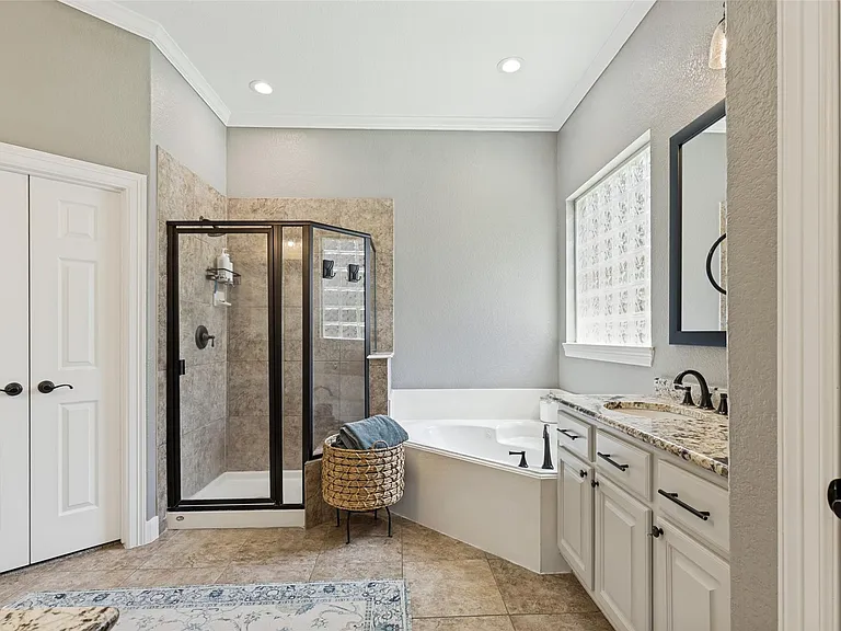 6011 Shady Alcove Ct — Photo 7