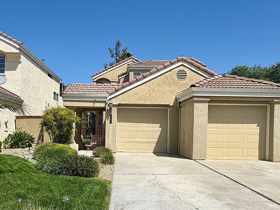 1st image of 2587 Cherry Hills Dr