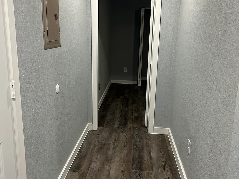 1019 Poinsettia — Photo 8