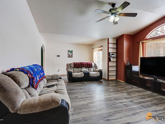 3rd image of 7091 W Gladstone Ln