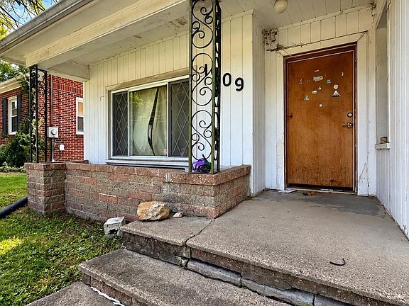 4th image of 1909 Aurelius Rd
