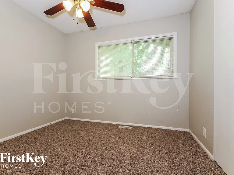 9309 Farley Ave — Photo 12