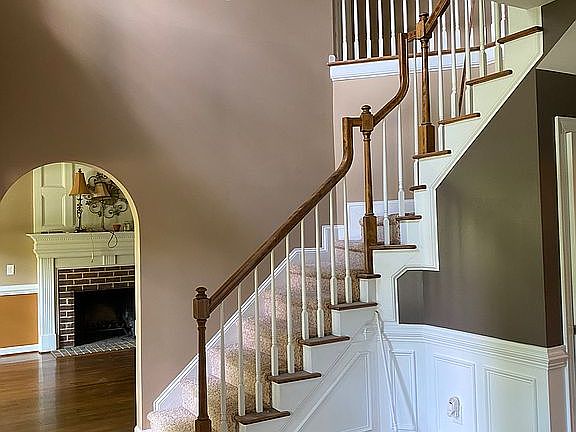 3rd image of 609 Birkdale Dr