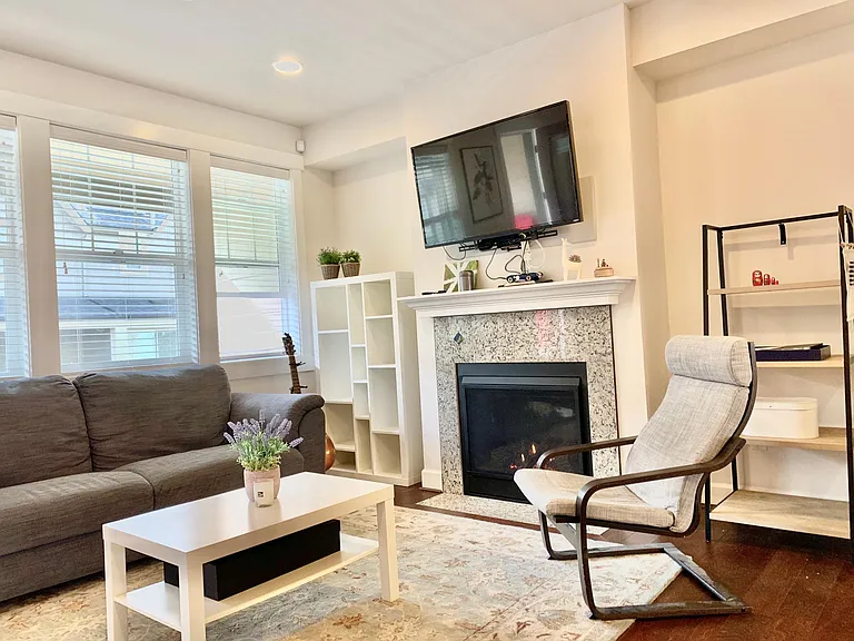 1391 Brooklyn Walk NE — Photo 4