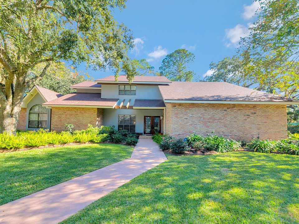 1st image of 27 Twin Oaks Dr