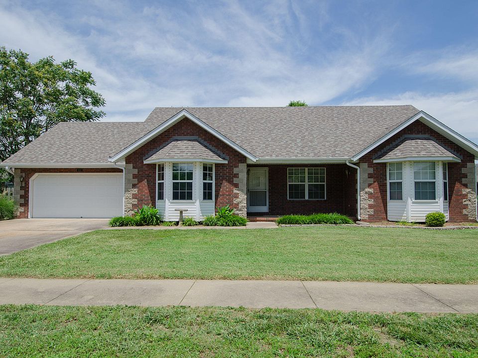 1st image of 411 E Wildwood Flower Dr