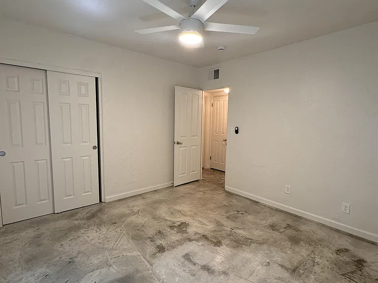 2718 N Greenfield — Photo 18