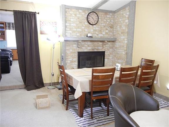 2nd image of 606 Aspenway Cir