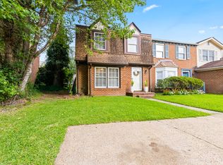 476 Falling Ln, Virginia Beach, VA 23454
