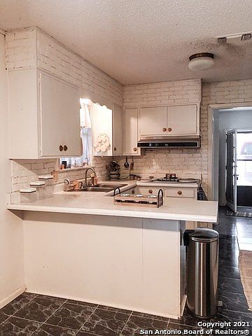 2nd image of 997 Vanessa St