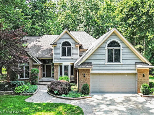 6365 Hayfield Ln, Almont, MI 48003